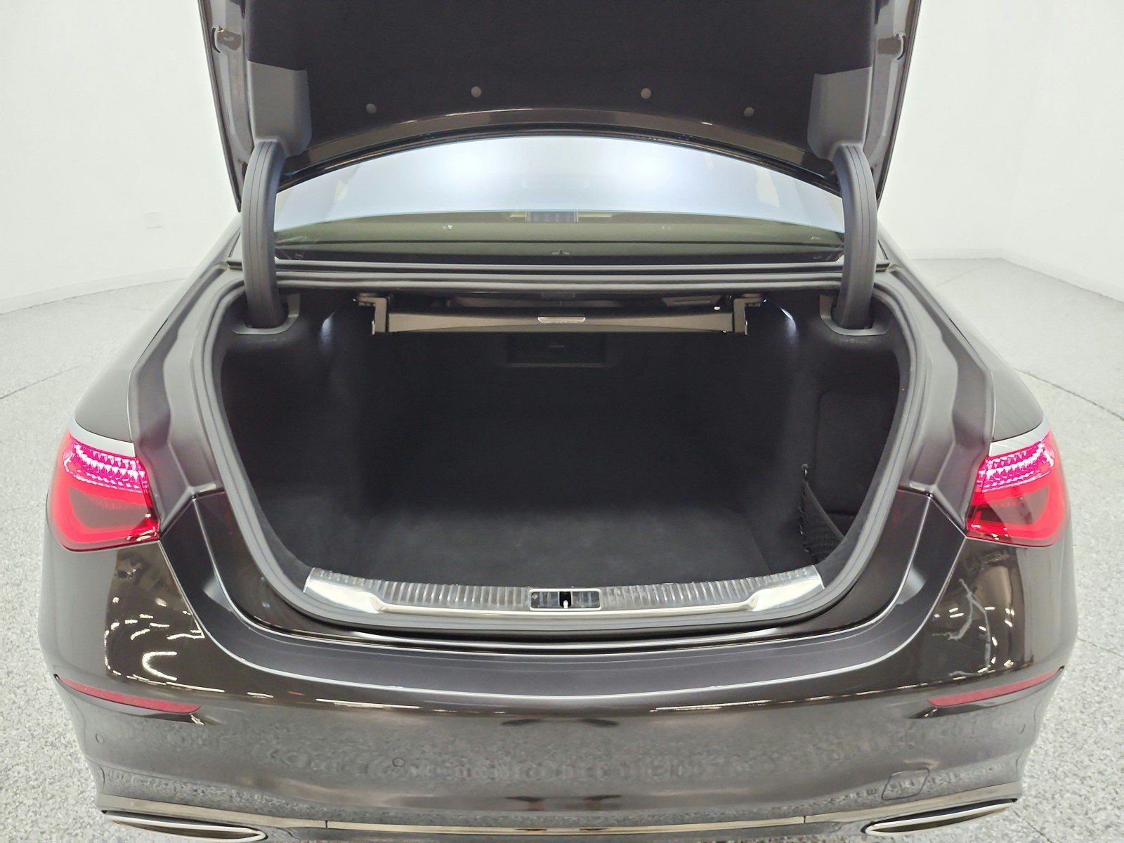 Certified Used 2023 Graphite Grey Mercedes-Benz S 500 4MATIC® Sedan image 18