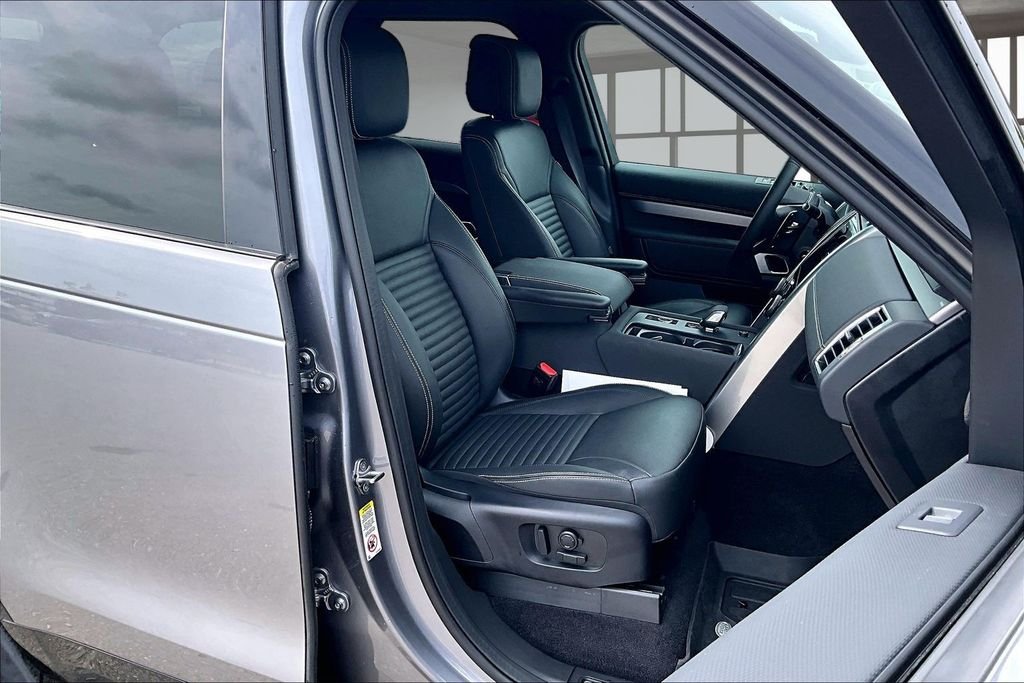 Certified Used 2025 Eiger Gray Metallic Land Rover Dynamic SE image 7