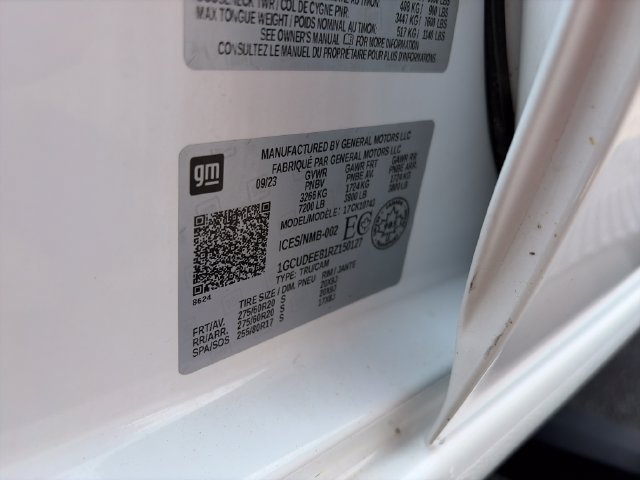 Used 2024 Summit White Chevrolet RST image 24