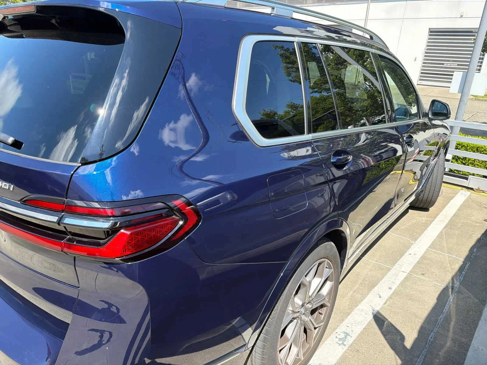 Used 2024 Tanzanite Blue II Metallic BMW xDrive40i image 4