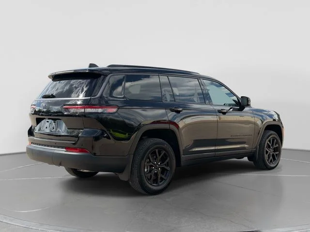 New 2026 Diamond Black Crystal Pearl-Coat Exterior Paint Jeep Altitude image 4