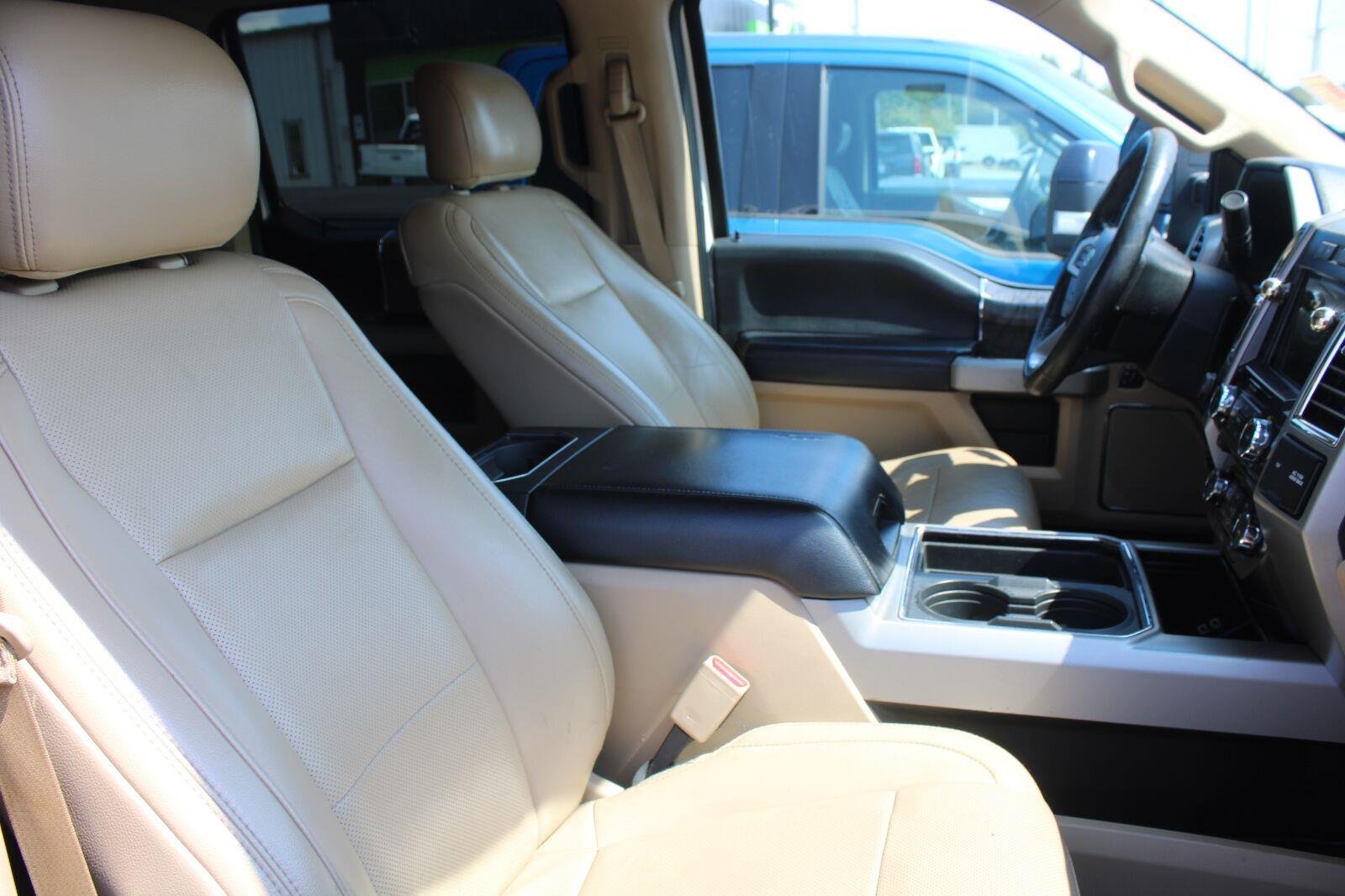 Used 2017 White Platinum Metallic Tri-Coat Ford Lariat image 4