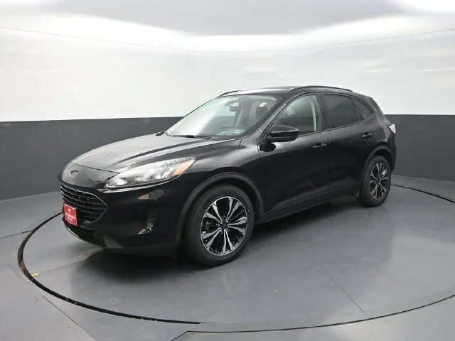 Used 2021 Black Ford SE image 3