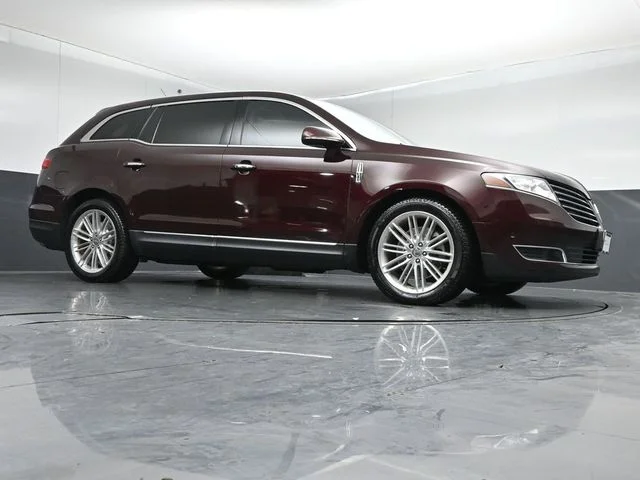 Used 2019 Burgundy Velvet Metallic Tinted Clearcoat Lincoln Reserve image 38