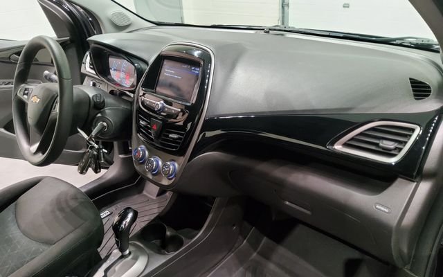 Used 2022 Black Chevrolet 1LT image 17