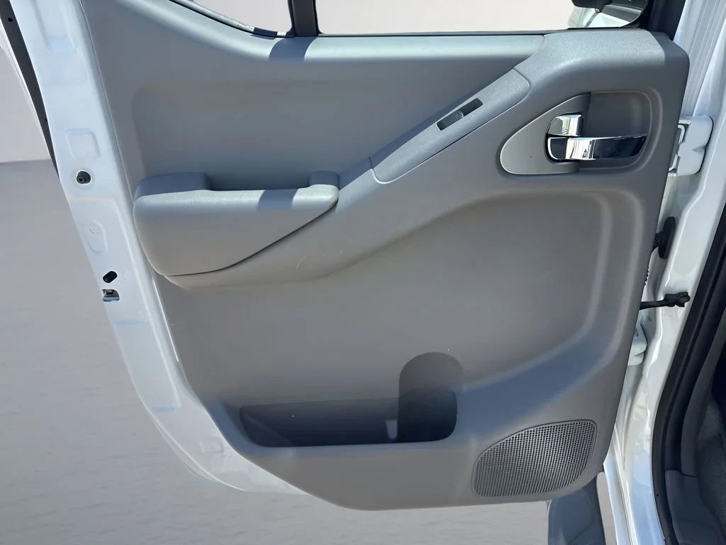 Used 2016  Nissan SV image 25