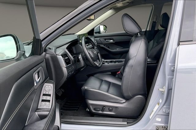 Used 2025 Gray Nissan SL image 23