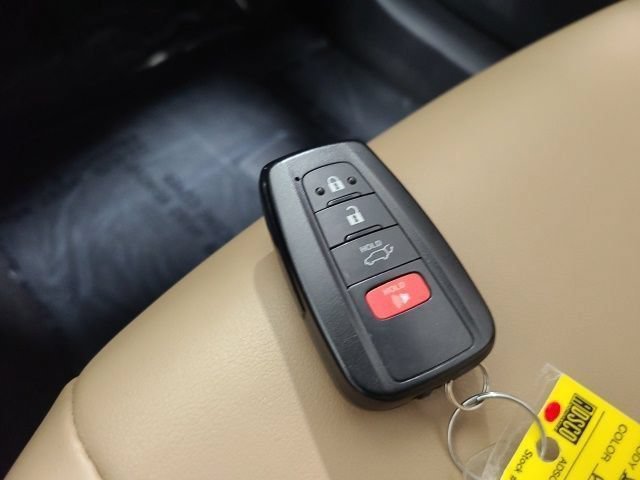 Certified Used 2022 Blizzard Pearl Toyota Hybrid XLE Premium image 36