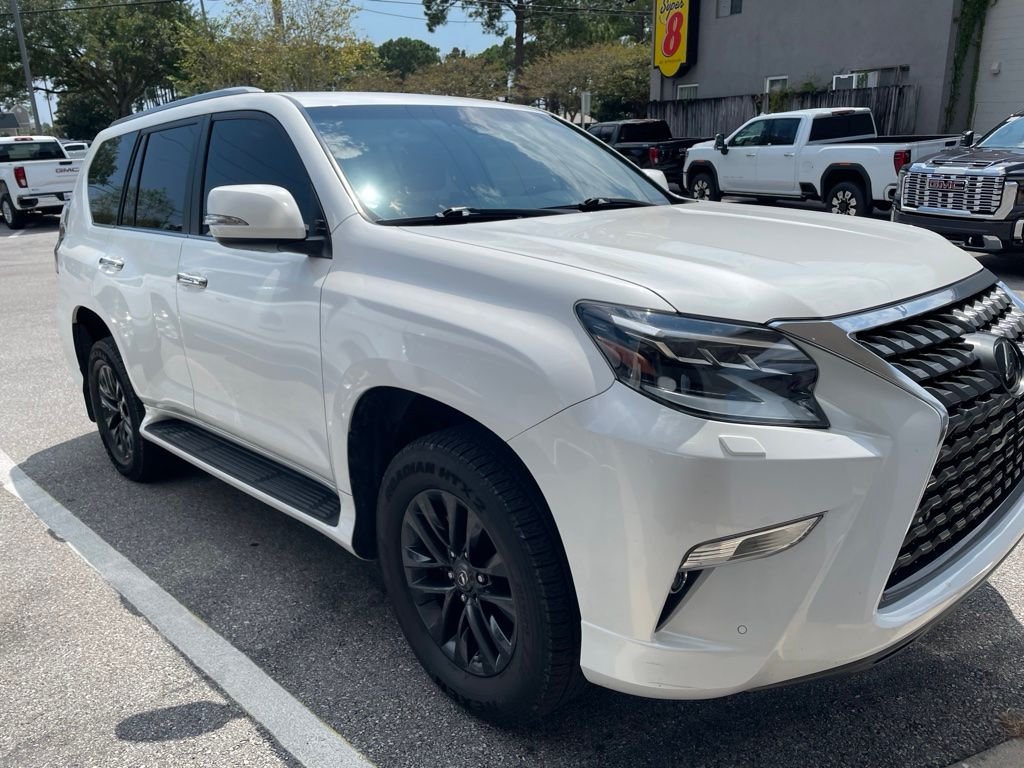 Used 2022 White Lexus 460 image 3