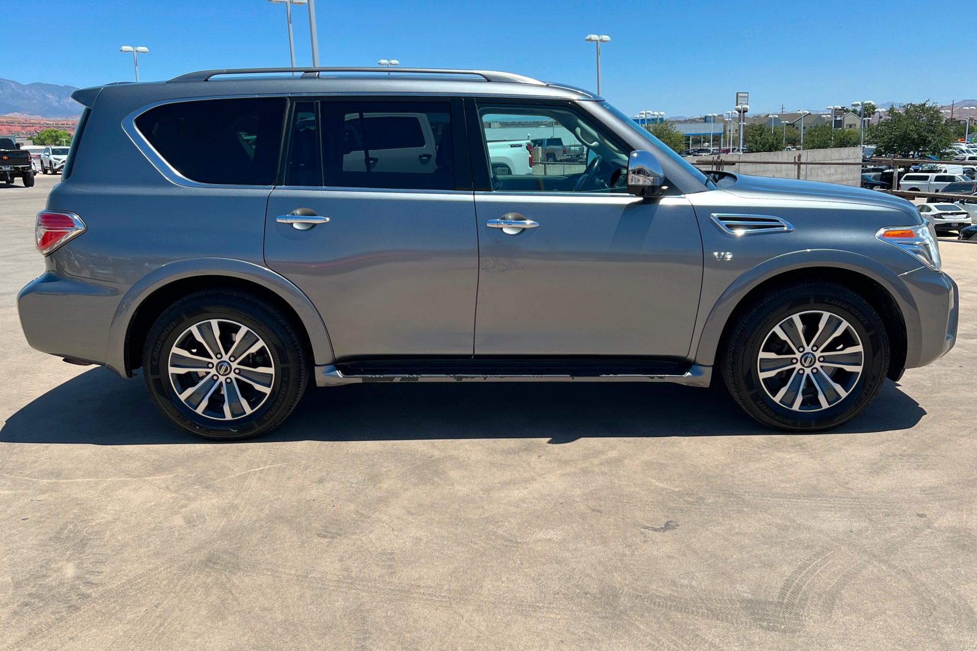 Used 2018 Gun Metallic Nissan SL image 7