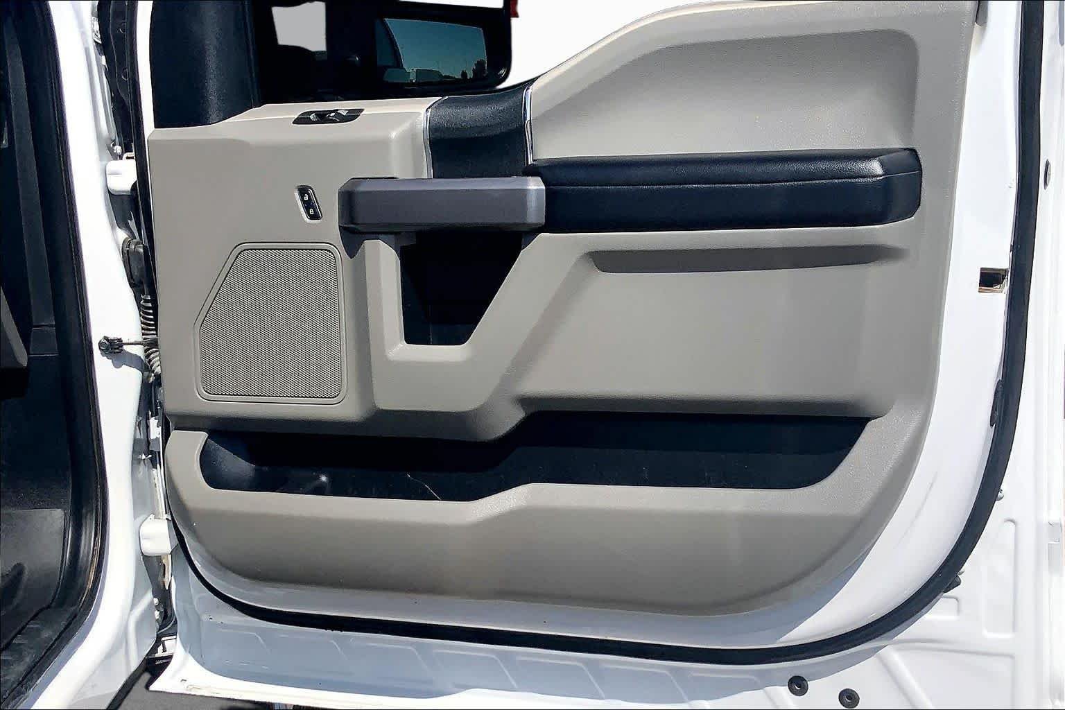 Used 2021 Oxford White Ford XLT image 23