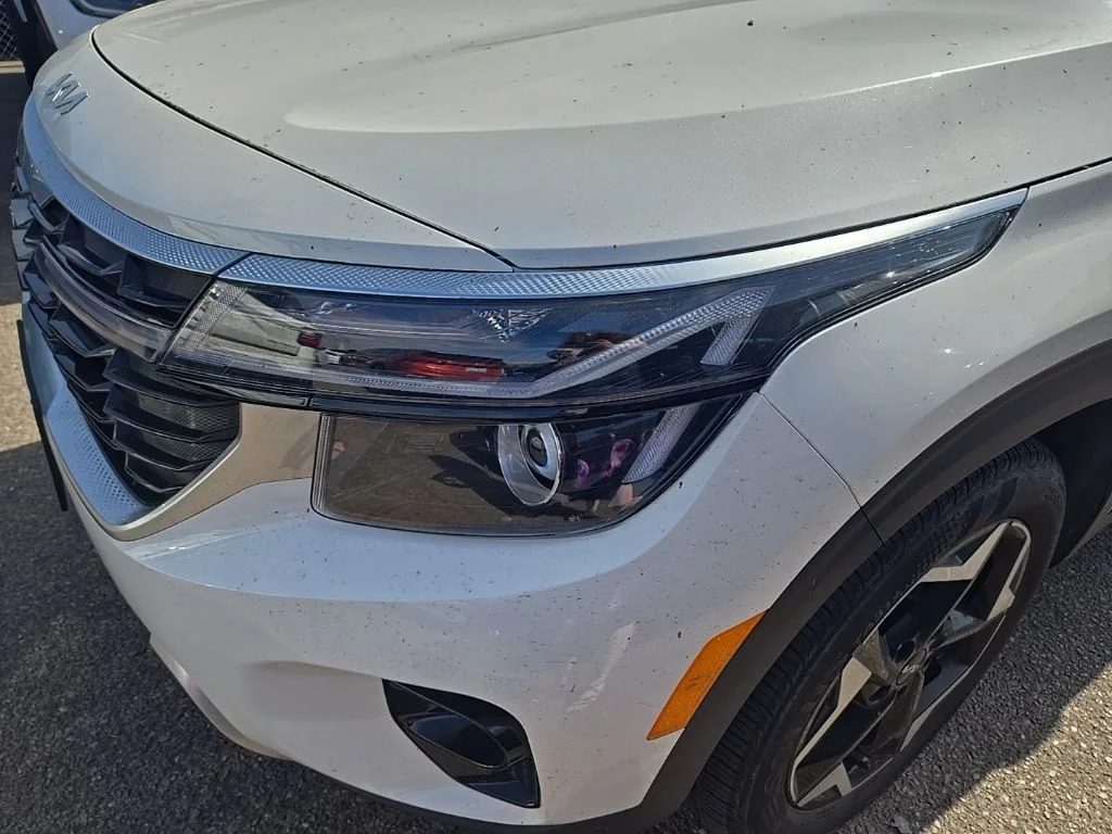 Used 2024 White Kia EX image 9