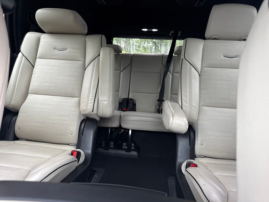 Used 2021 White Cadillac Sport image 25