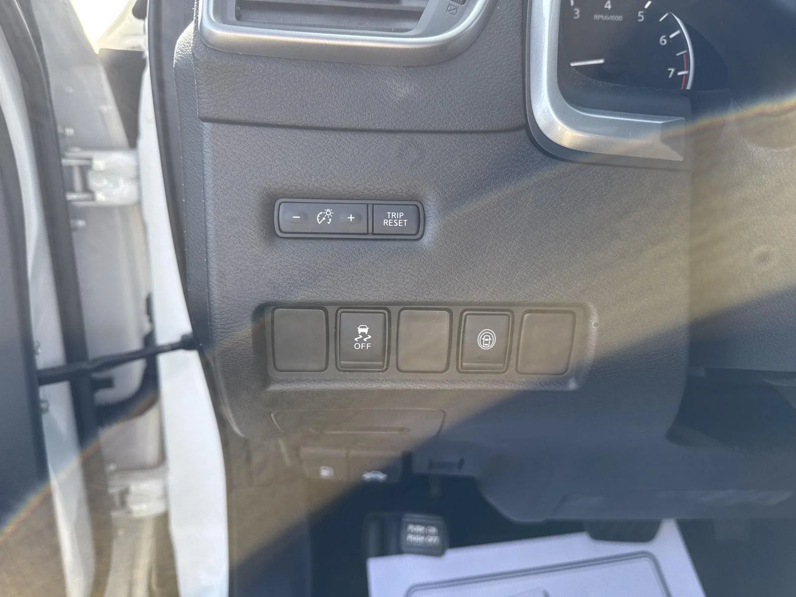 Used 2024 White Nissan SV FWD image 21