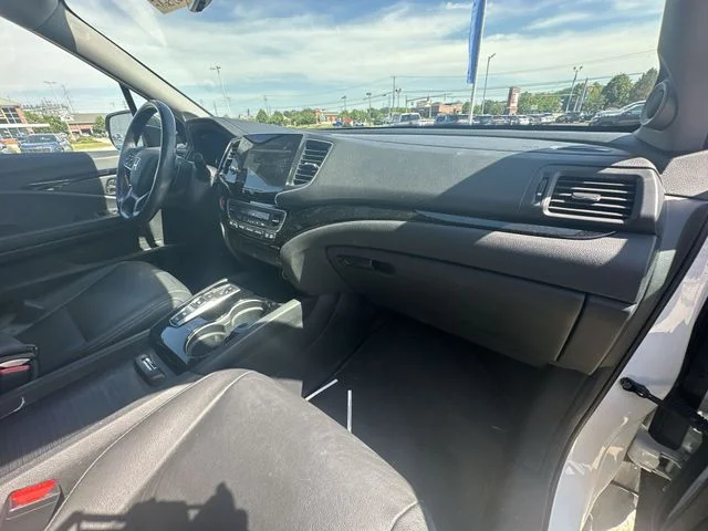 Used 2022 White Honda Touring image 32
