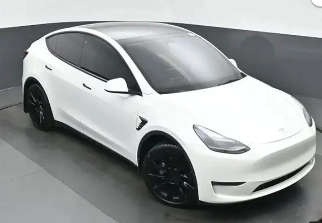 2022 Tesla Model Y Long Range Dual Motor All-Wheel Drive's photo