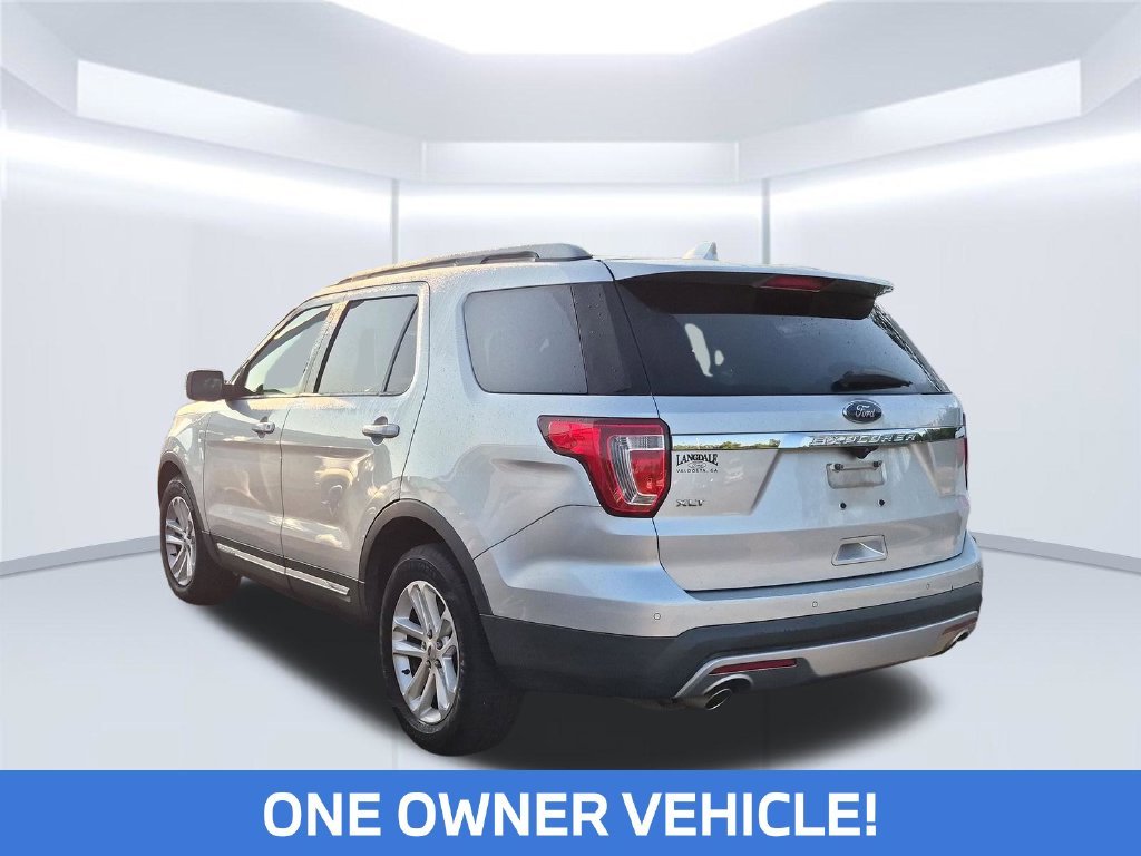Used 2017 Silver Ford XLT image 2