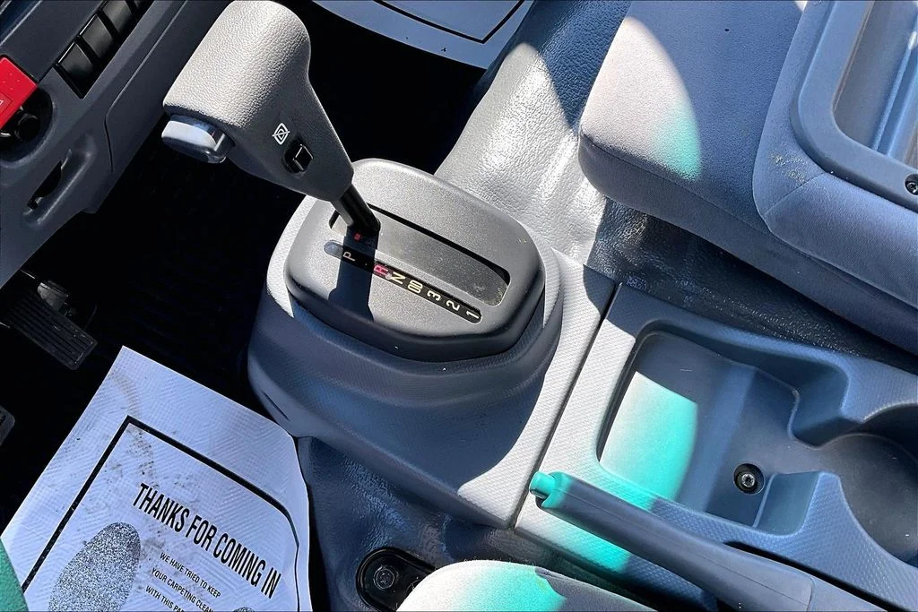 2022 Isuzu NRR - Photo 12