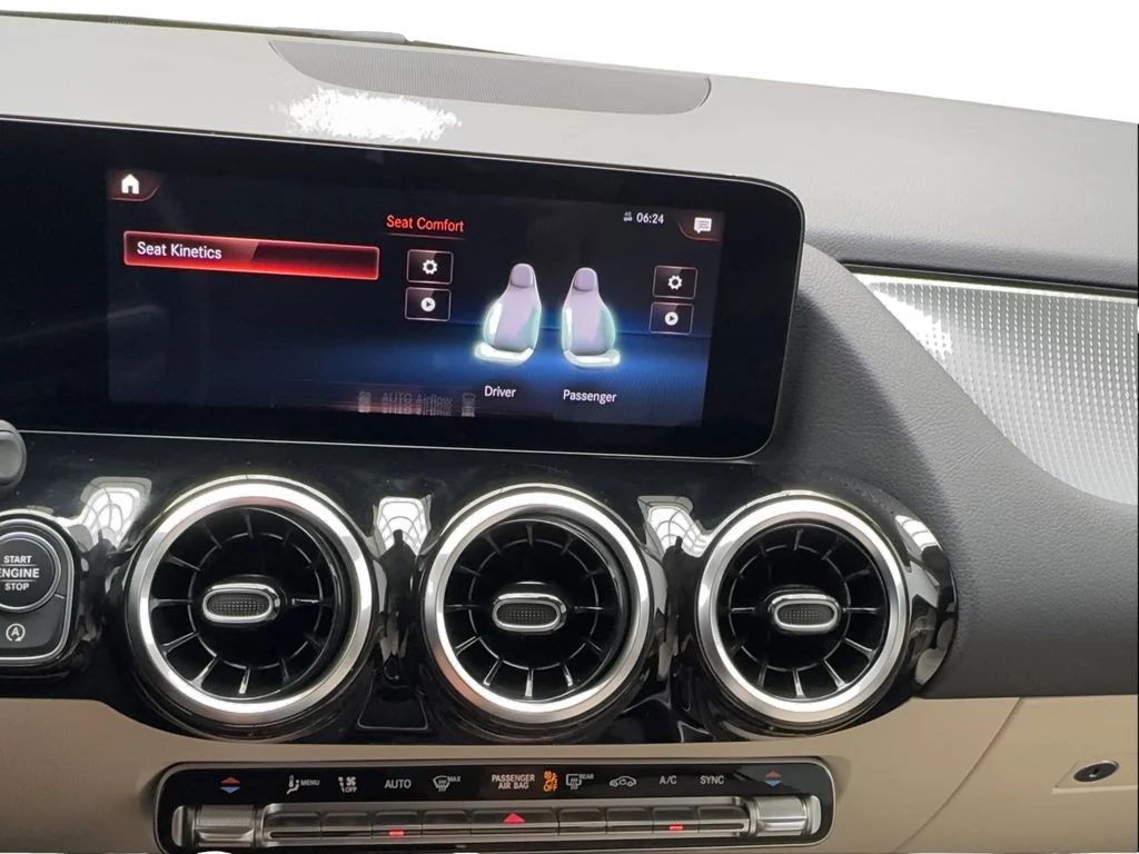 Used 2022 White Mercedes-Benz GLA 250 image 44