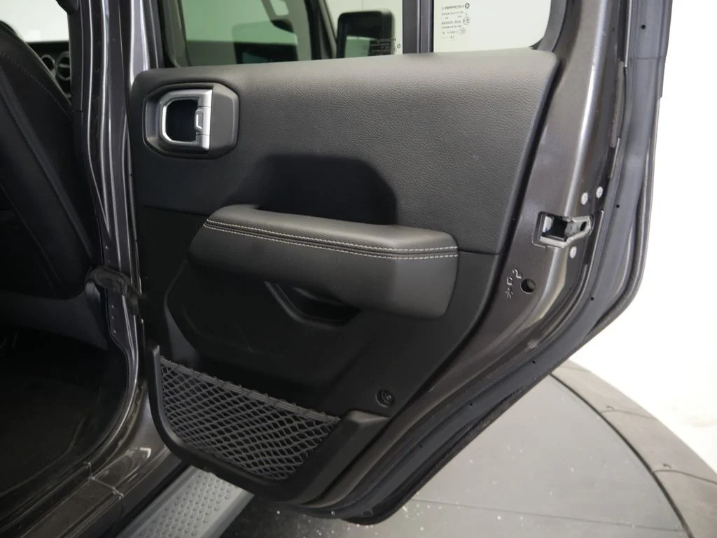 Used 2018 Crystal Metallic Jeep Unlimited Sahara image 24
