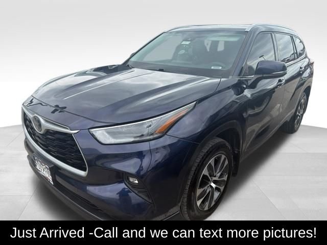 2021 Toyota Highlander XLE 4x4 V6's photo