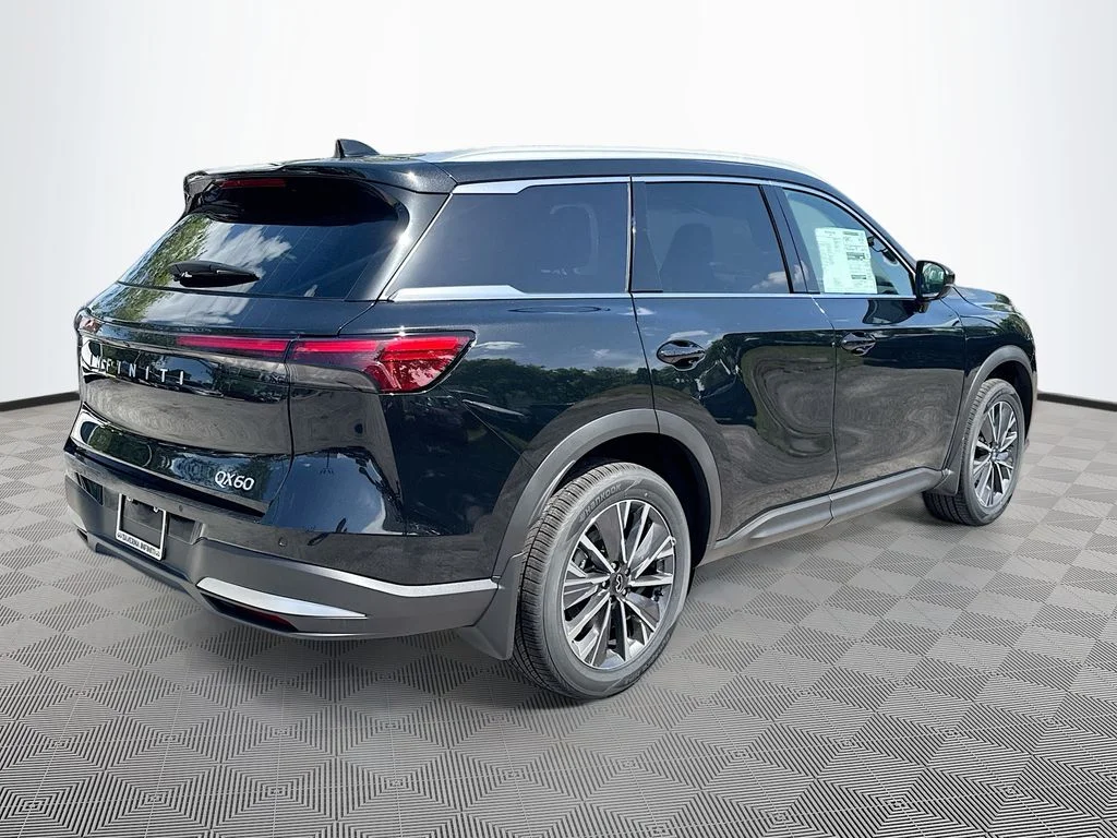 Used 2027 Black INFINITI LUXE image 6