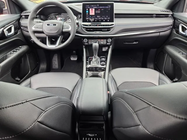 New 2026 Red Hot Pearlcoat Jeep Latitude image 14