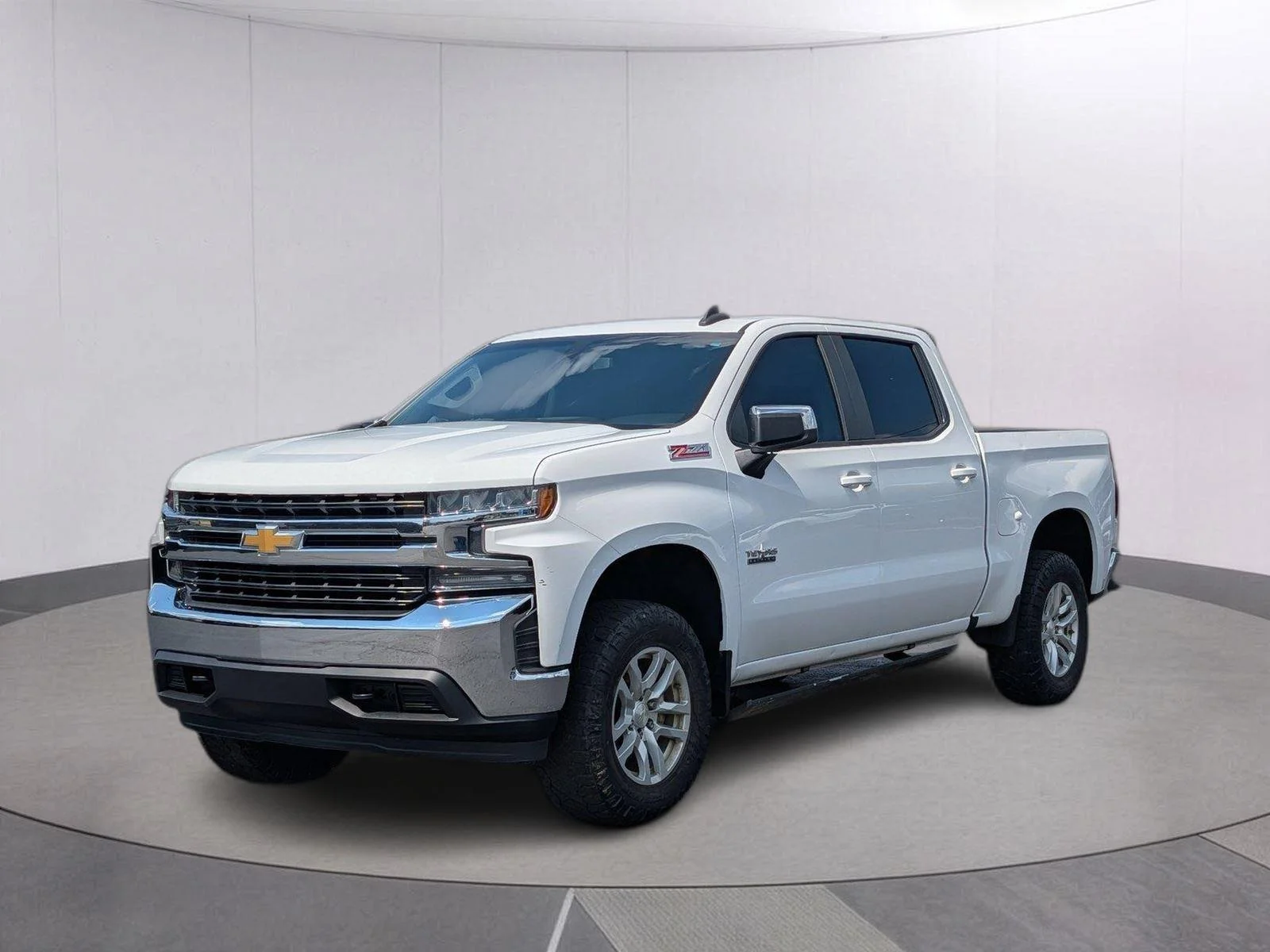 Used 2020 SUMMIT WHITE Chevrolet LT image 1