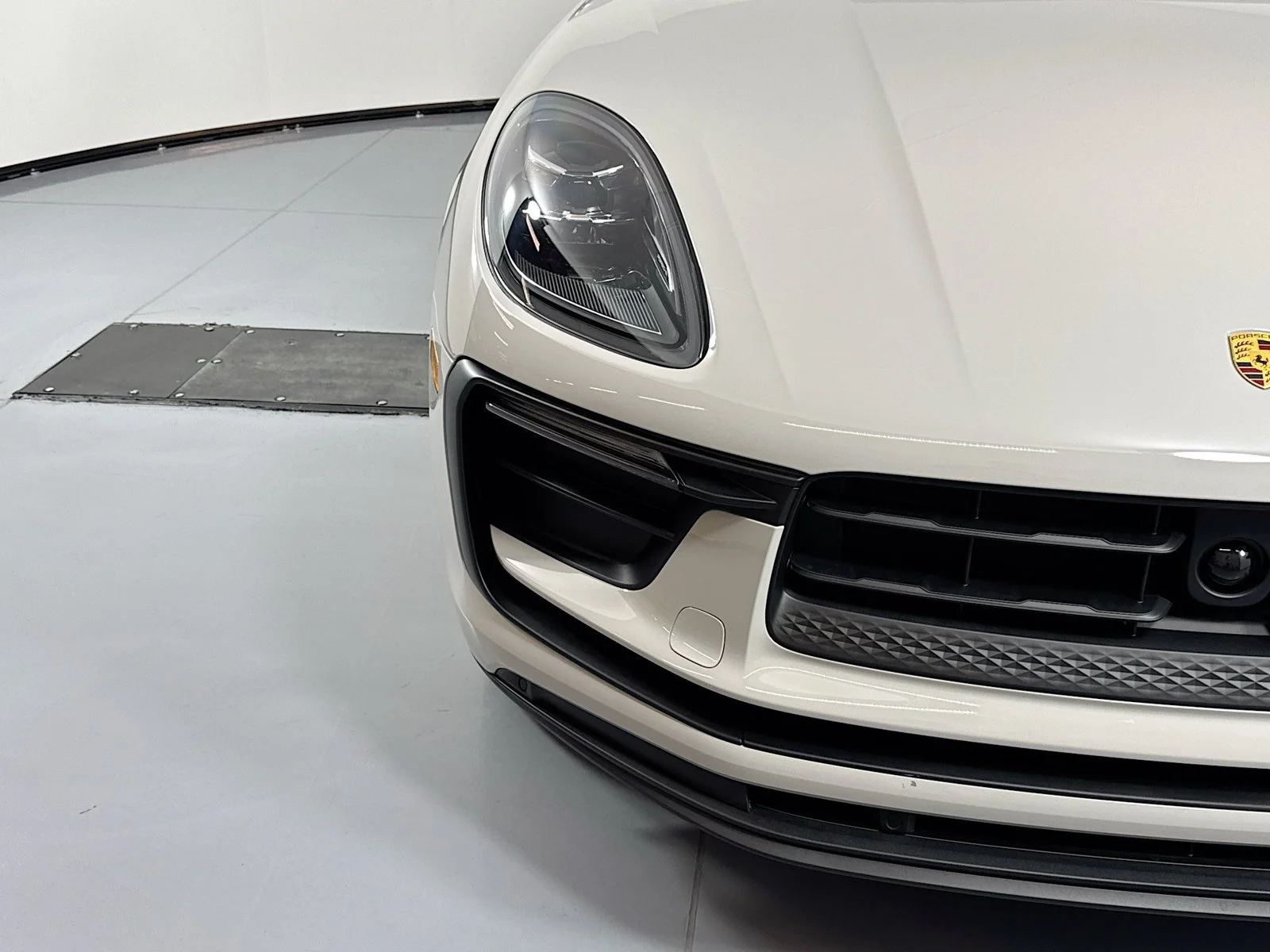 Certified Used 2025 Chalk Porsche  image 28
