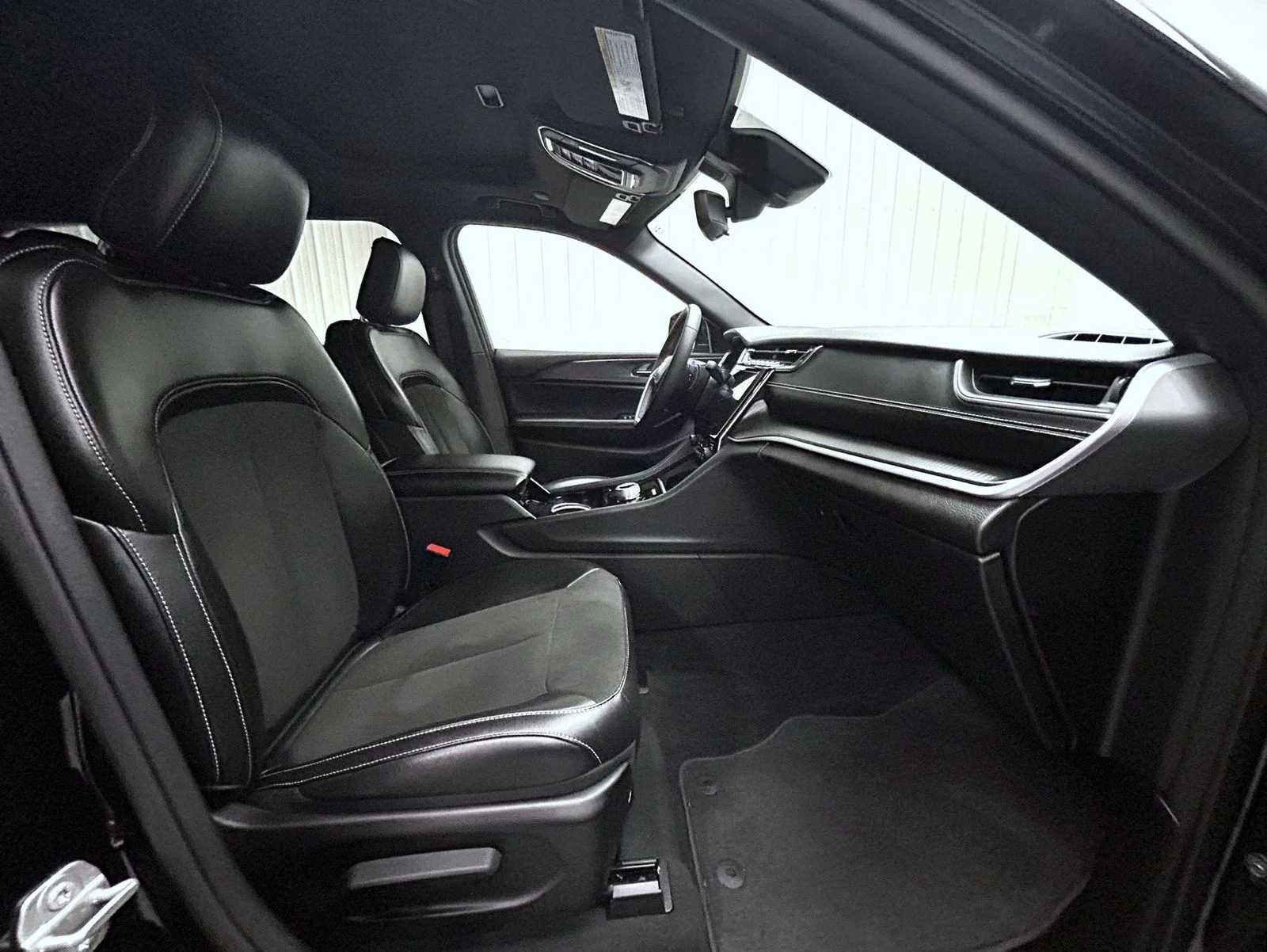 Used 2023 Black Jeep Altitude X image 15