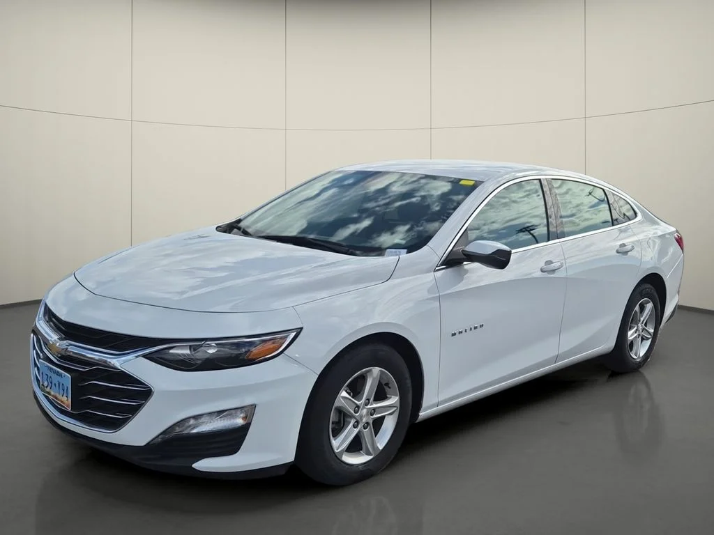 Used 2024 White Chevrolet LT image 3