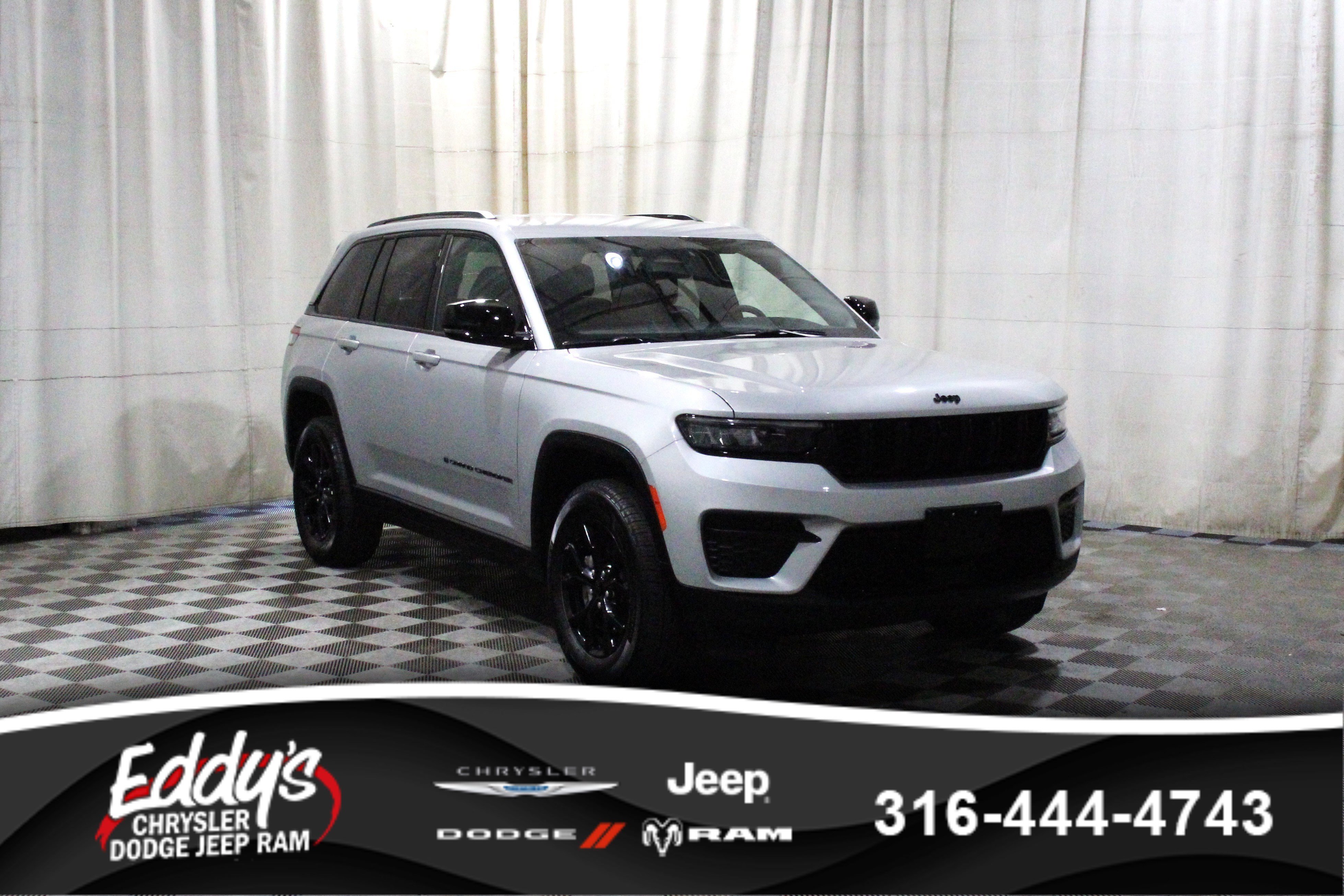 Used 2025 Silver Zynith Jeep Altitude image 1