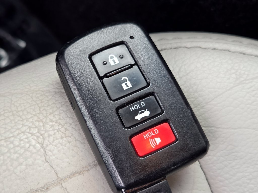 Used 2015 Cosmic Gray Mica Toyota XLE Premium image 34