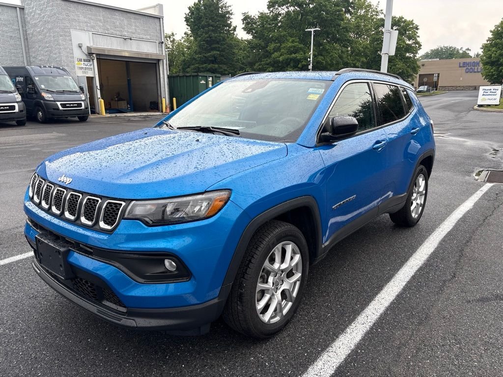 Used 2023 Blue Jeep Latitude Lux image 3