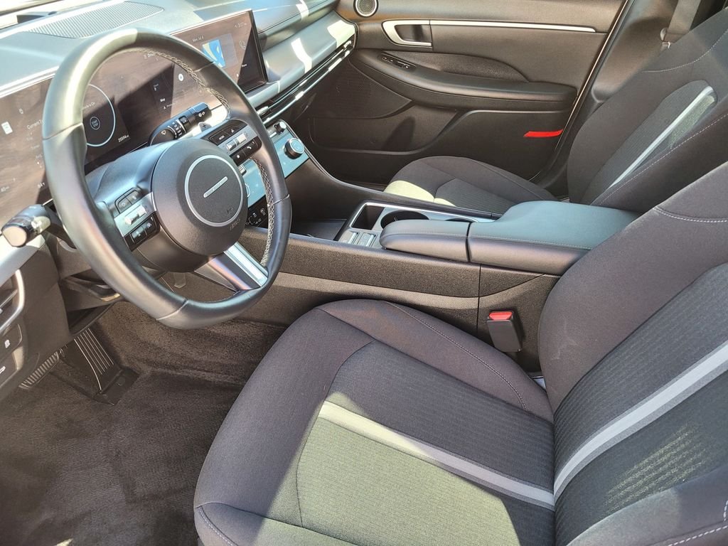 Used 2024 White Hyundai SEL image 15