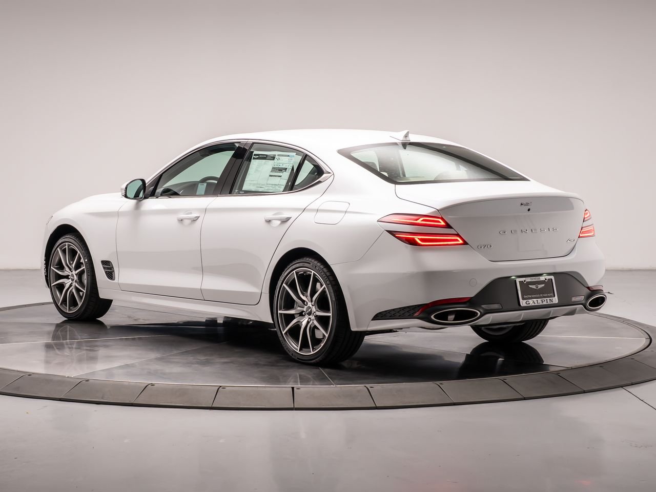 New 2026 Uyuni White Genesis 2.5T image 3