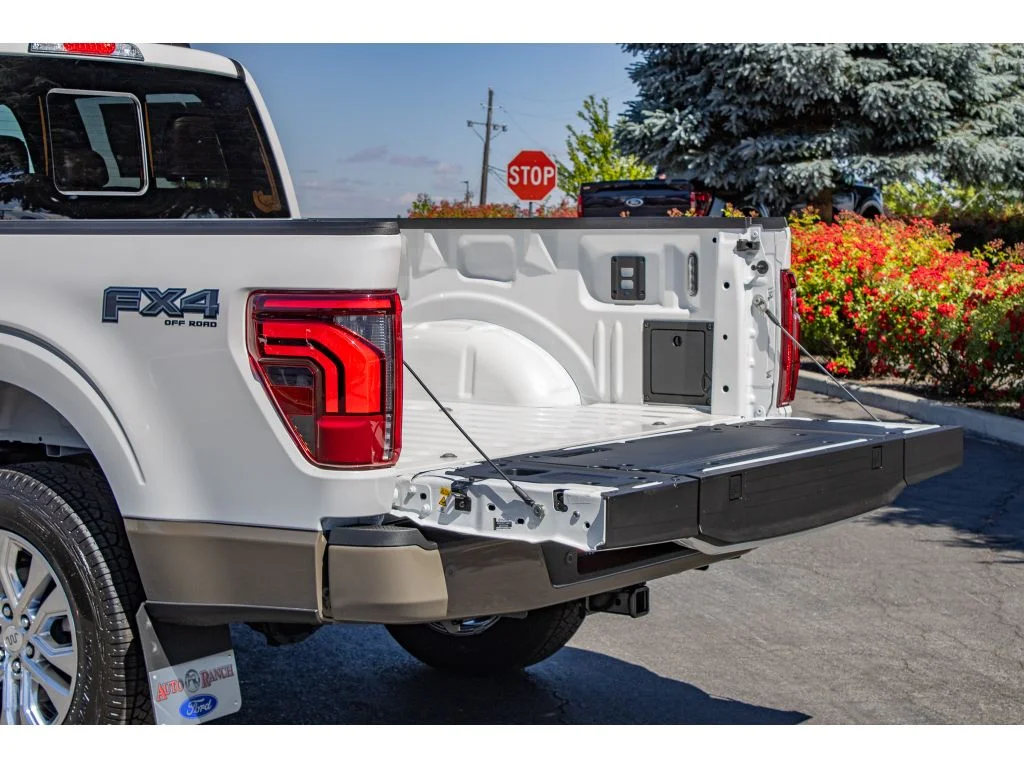 New 2026 Star White Metallic Tri-Coat Ford King Ranch image 10