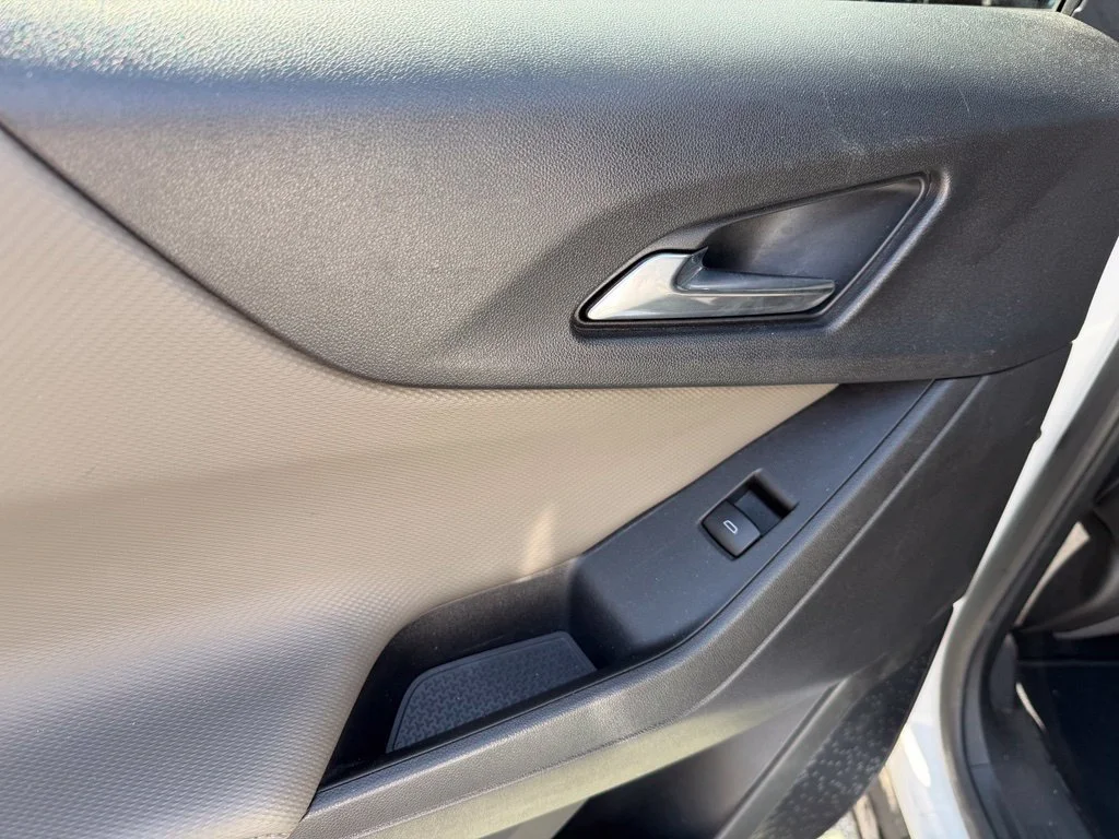 Used 2025 Summit White Chevrolet LT image 19