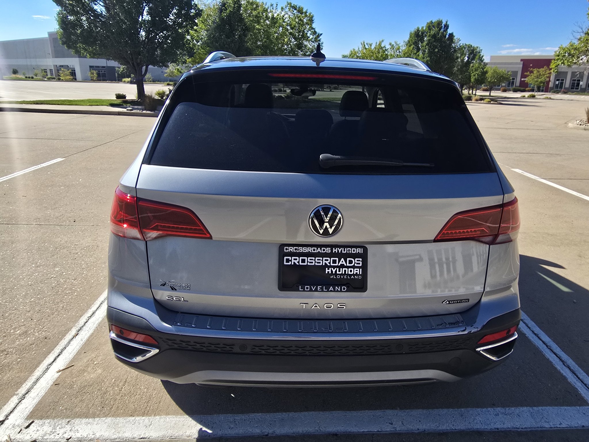 Used 2023 Pyrite Silver Metallic Volkswagen SEL image 4