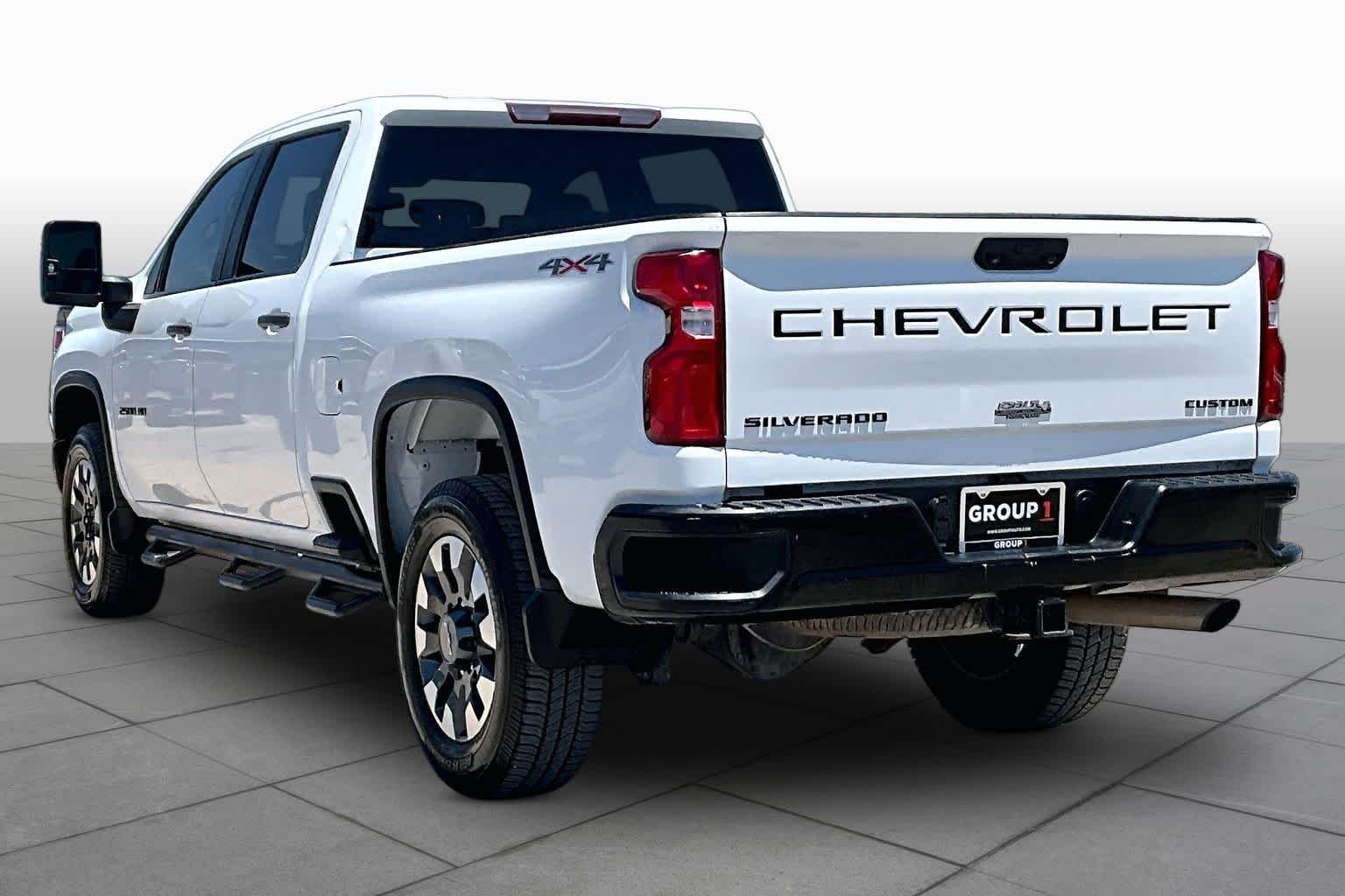 Used 2021 Summit White Chevrolet Custom image 12