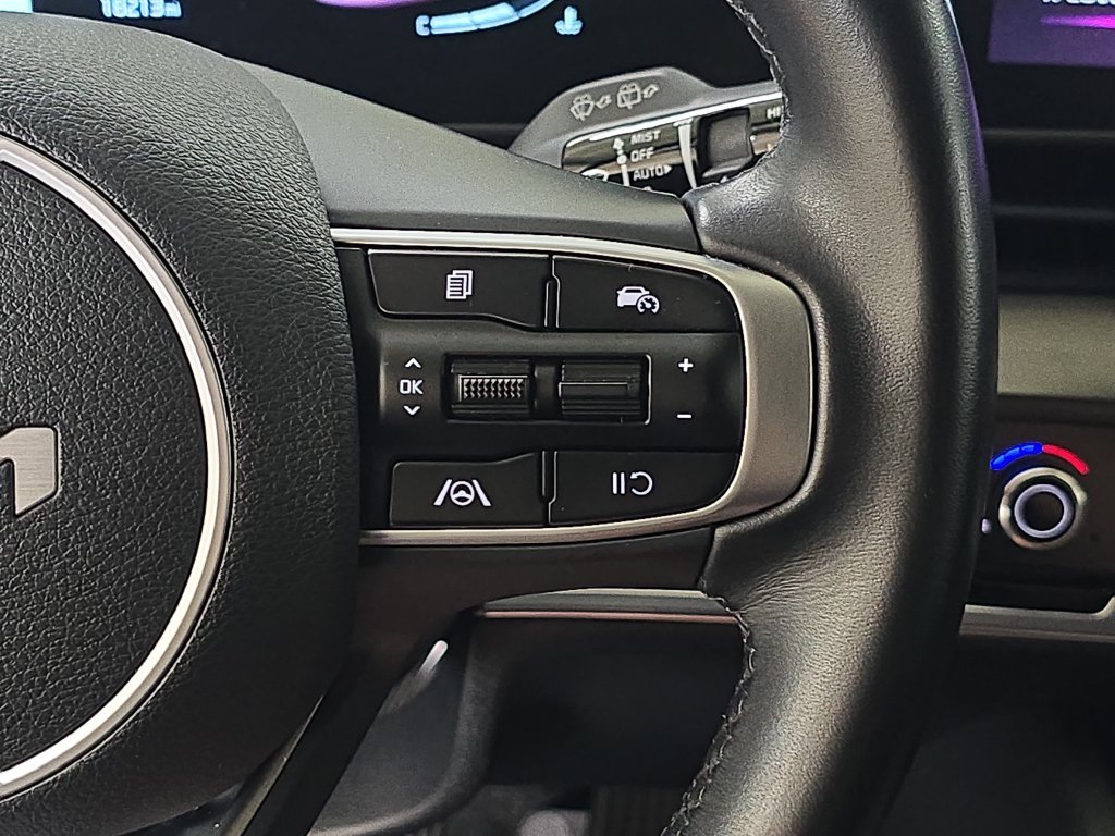 Used 2025 Sapphire Blue Kia EX image 21