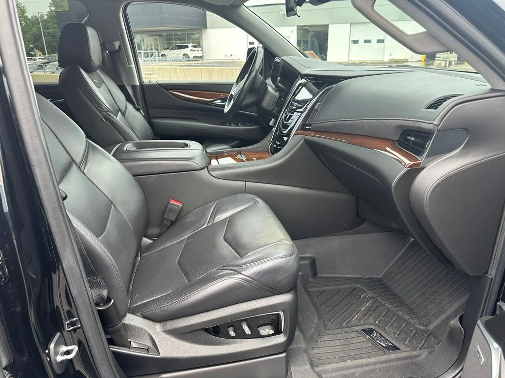 Used 2020 Black Raven Cadillac Luxury image 6