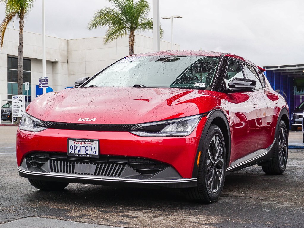 Used 2024 Red Kia Light image 4