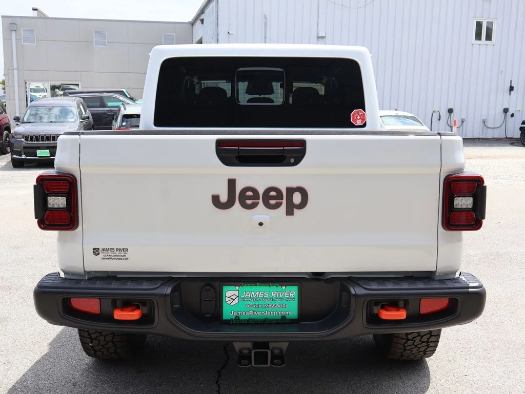 New 2026 Bright White Clear-Coat Exterior Paint Jeep Mojave image 4