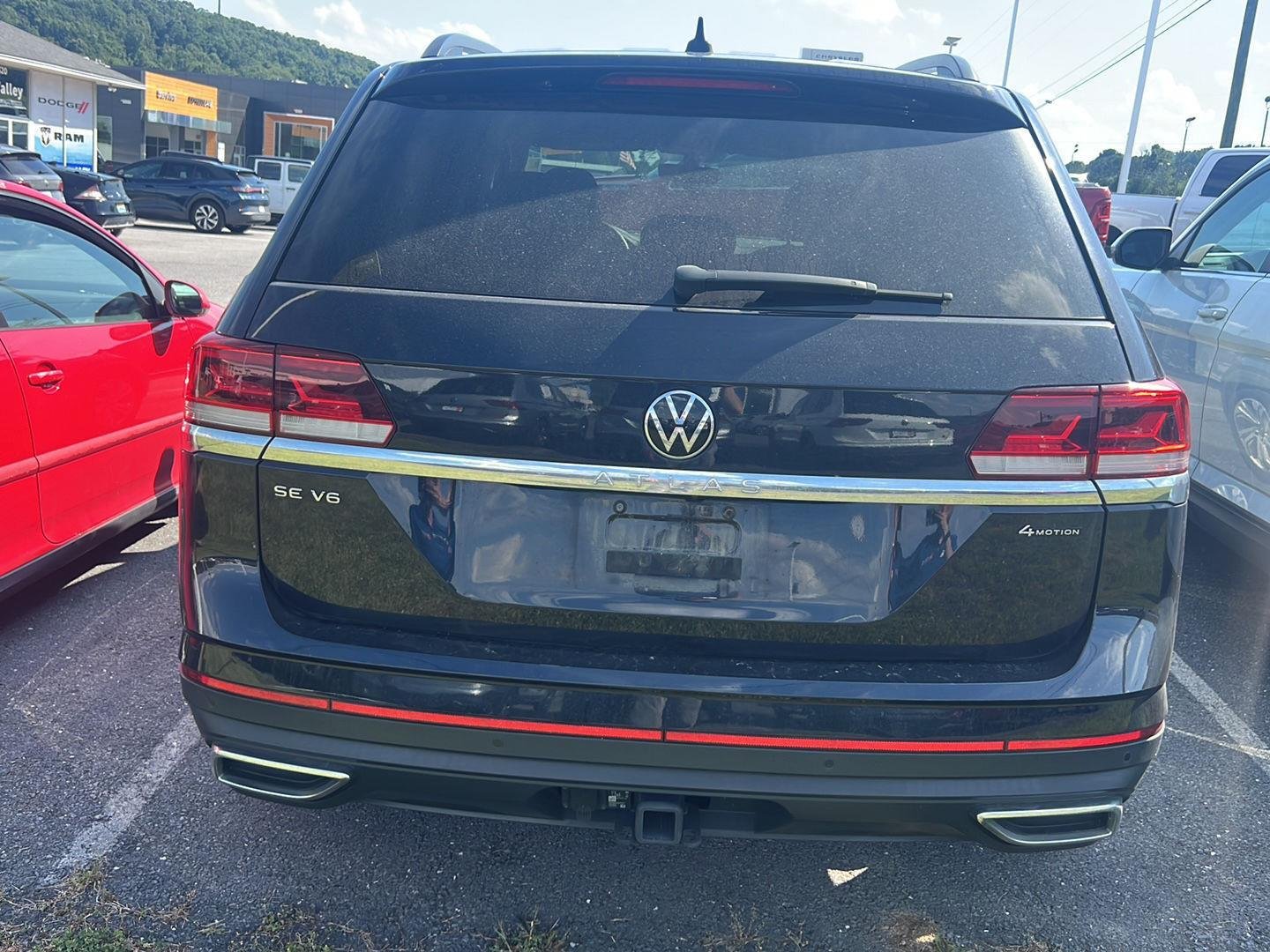 Used 2023 Deep Black Pearl Volkswagen 3.6L V6 SE w/Technology image 3