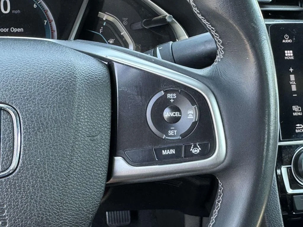 Used 2016  Honda Touring image 23
