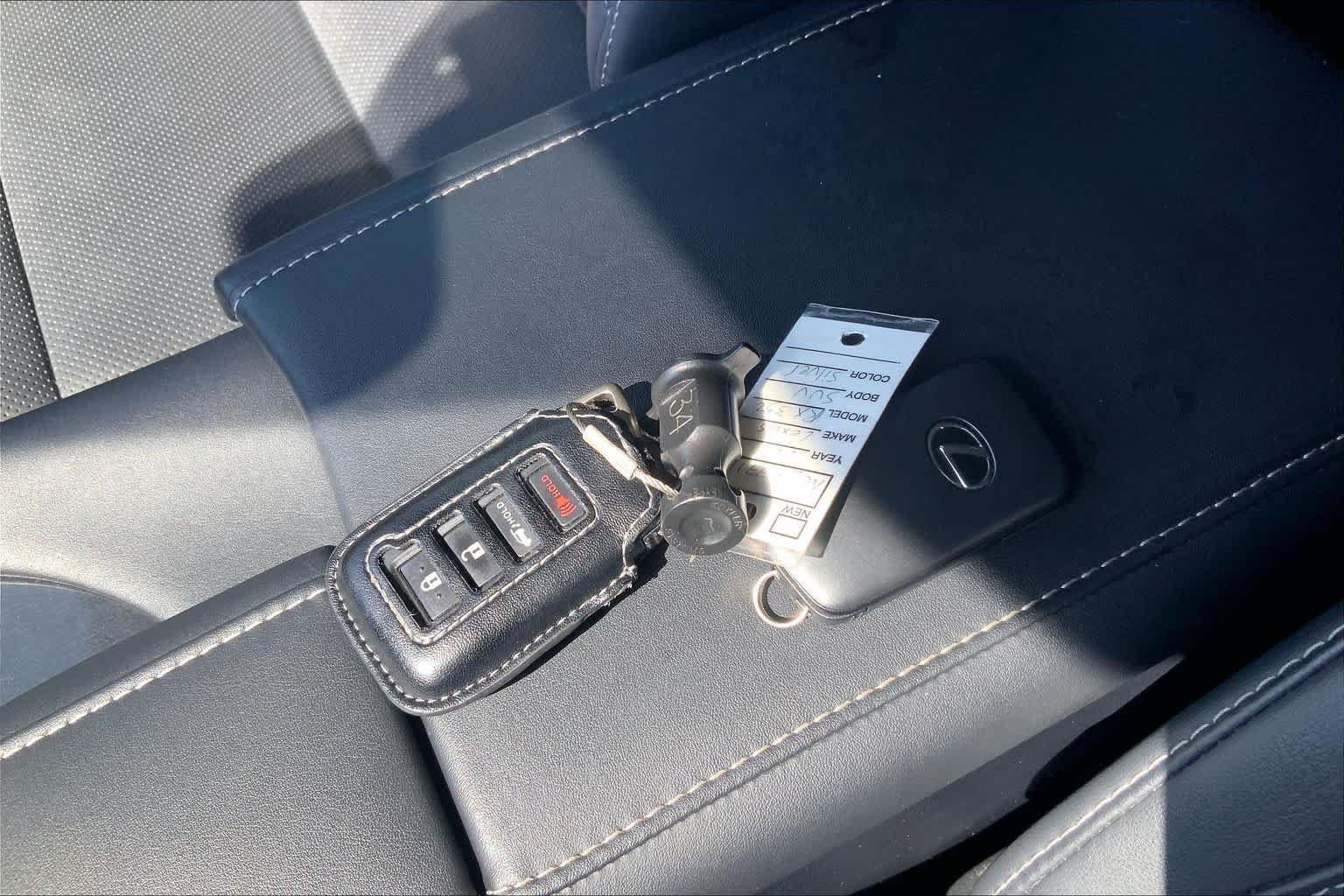 Used 2022 Atomic Silver Lexus  image 13