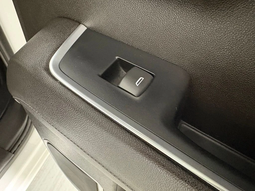 Used 2023 White GMC Elevation image 19