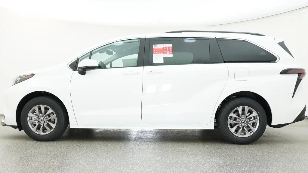 New 2026 Ice Cap Toyota LE image 2