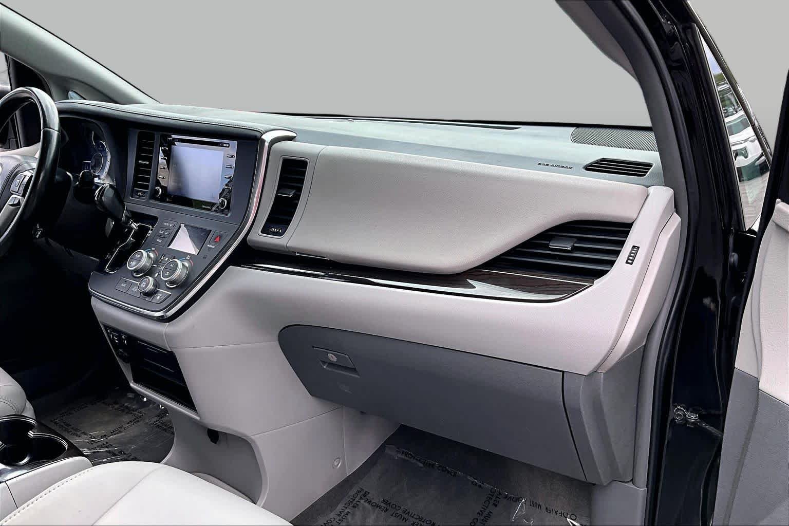 Used 2018 Midnight Black Metallic Toyota XLE image 16